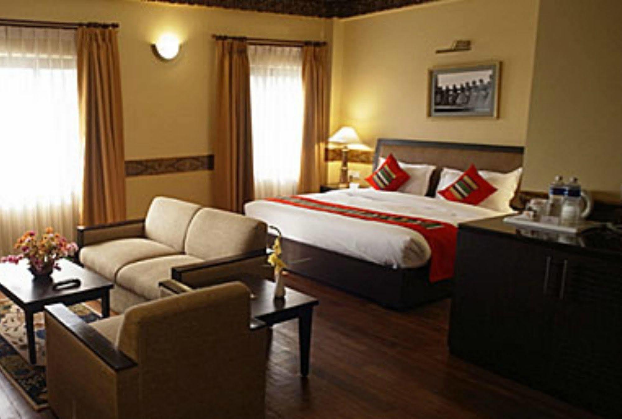 Hotel Tibet International Katmandú Exterior foto